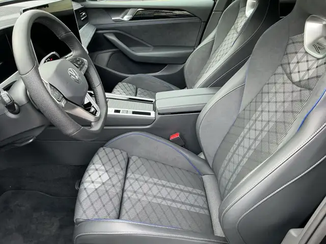 Volkswagen Passat view 12
