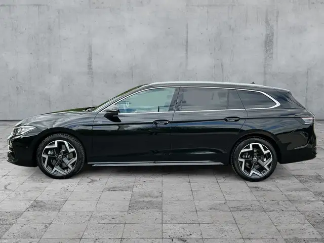 Volkswagen Passat view 4