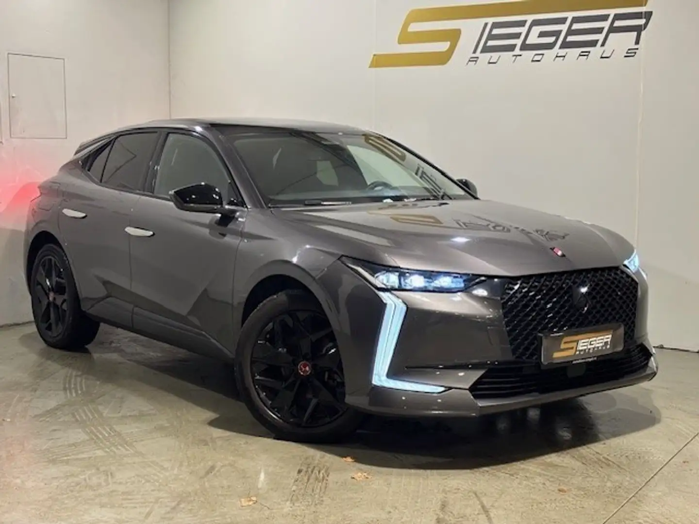 DS Automobiles DS 4 Crossback Grau - 1