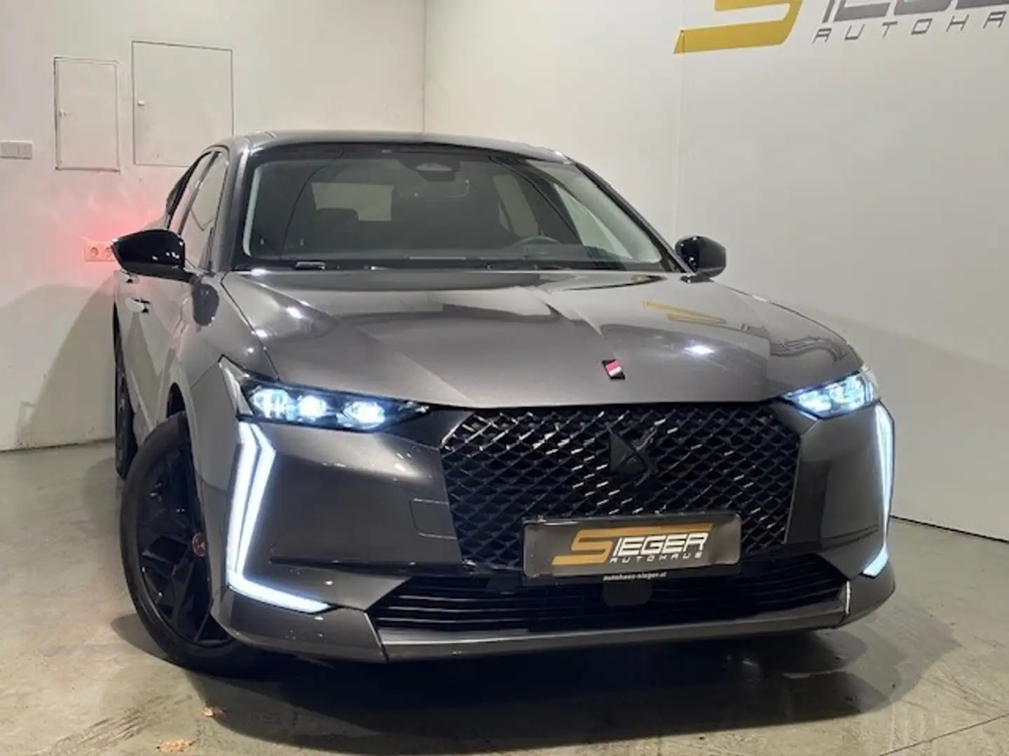 DS Automobiles DS 4 Crossback Grau - 2