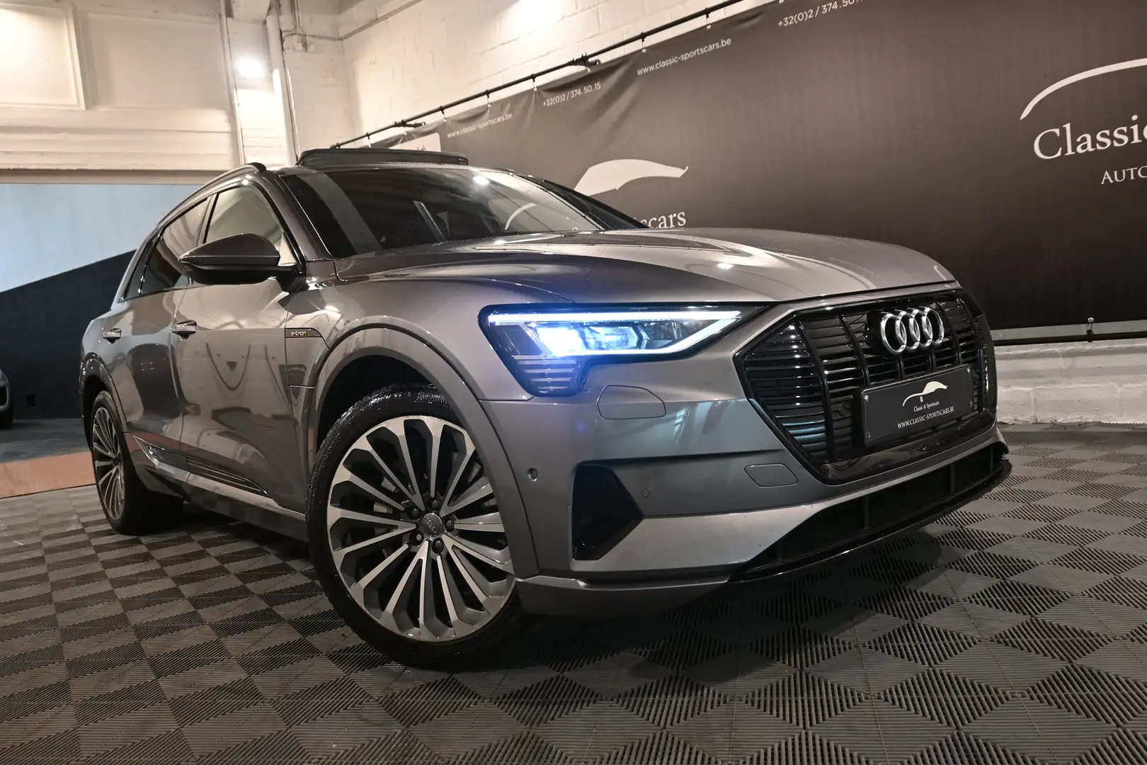 Audi e-tron 95 kWh 50 Quattro S LINE / CAMERA / TOIT PANO ! Grigio - 2