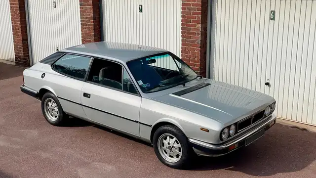 Lancia HPE 2.0i
