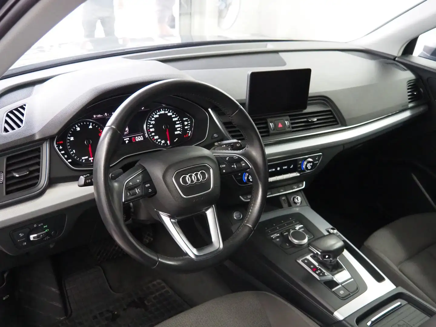 Audi Q5 40 TDI ultra quattro Design Grau - 2