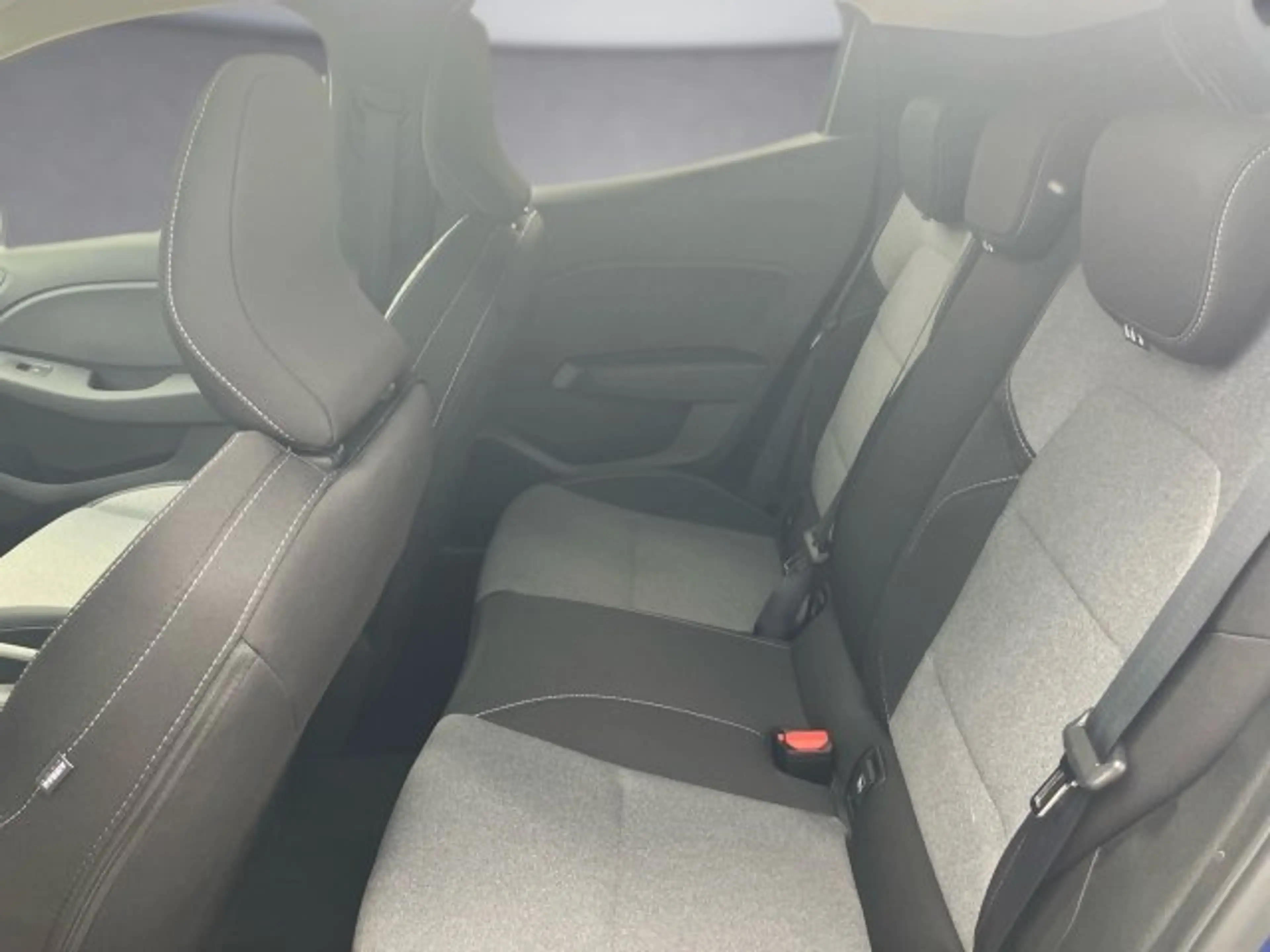 Mitsubishi Colt 1,6 HEV Invite S+C AT — photo 12