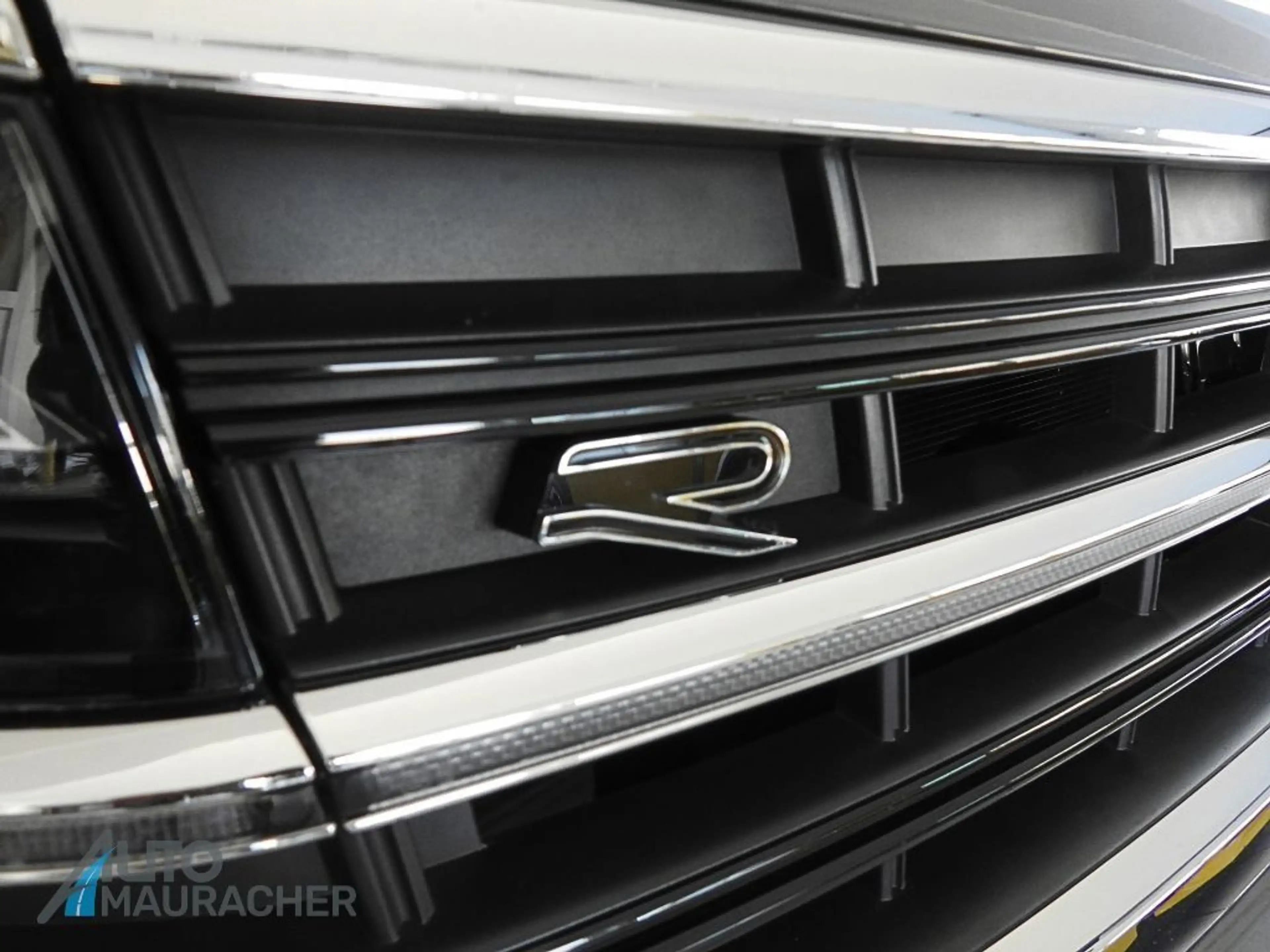 Volkswagen Touareg 3.0 V6 TDI R-Line 4Motion*LUFT*IQ*AHK*RLINE — photo 8