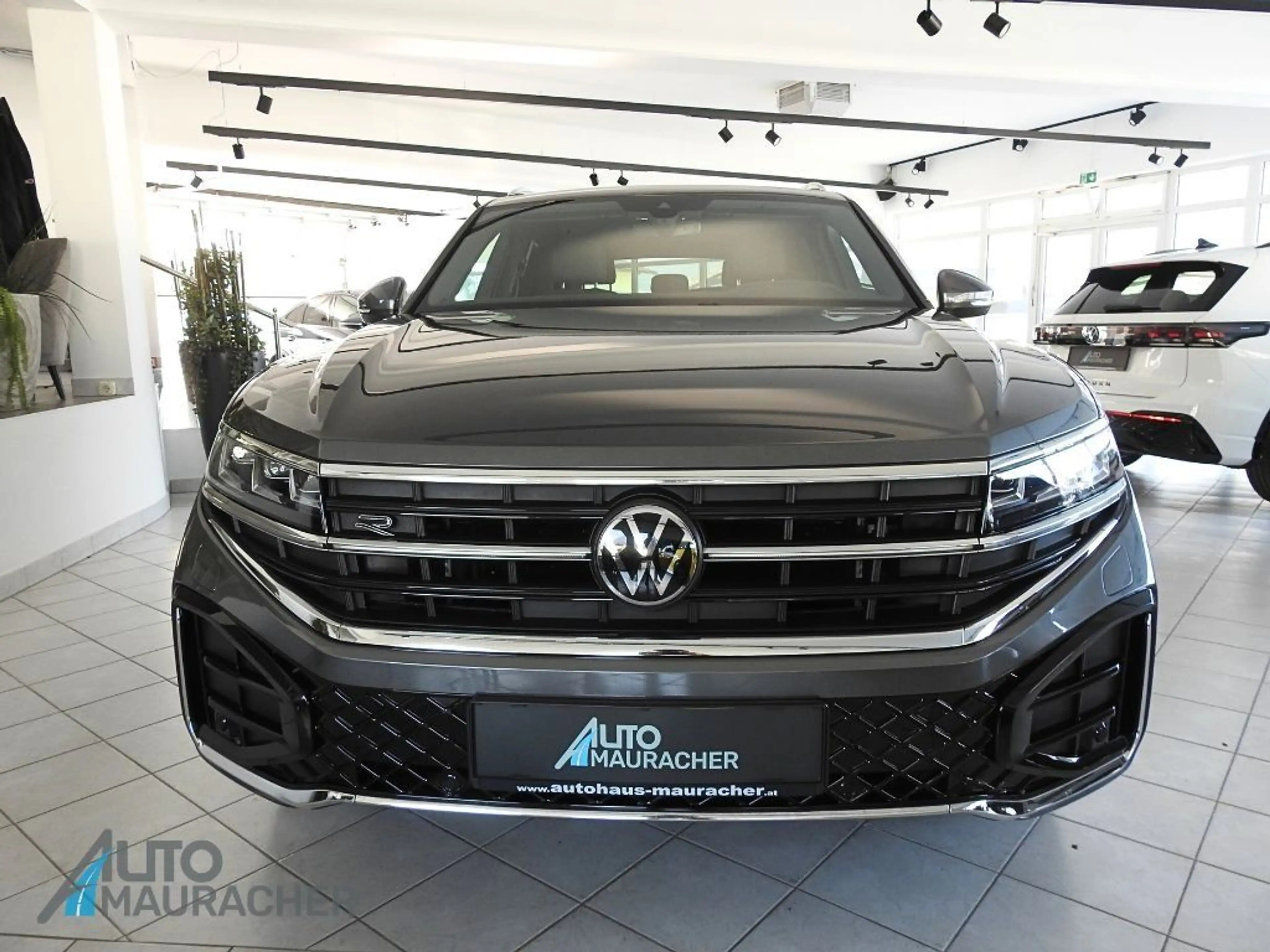 Volkswagen Touareg 3.0 V6 TDI R-Line 4Motion*LUFT*IQ*AHK*RLINE — photo 3