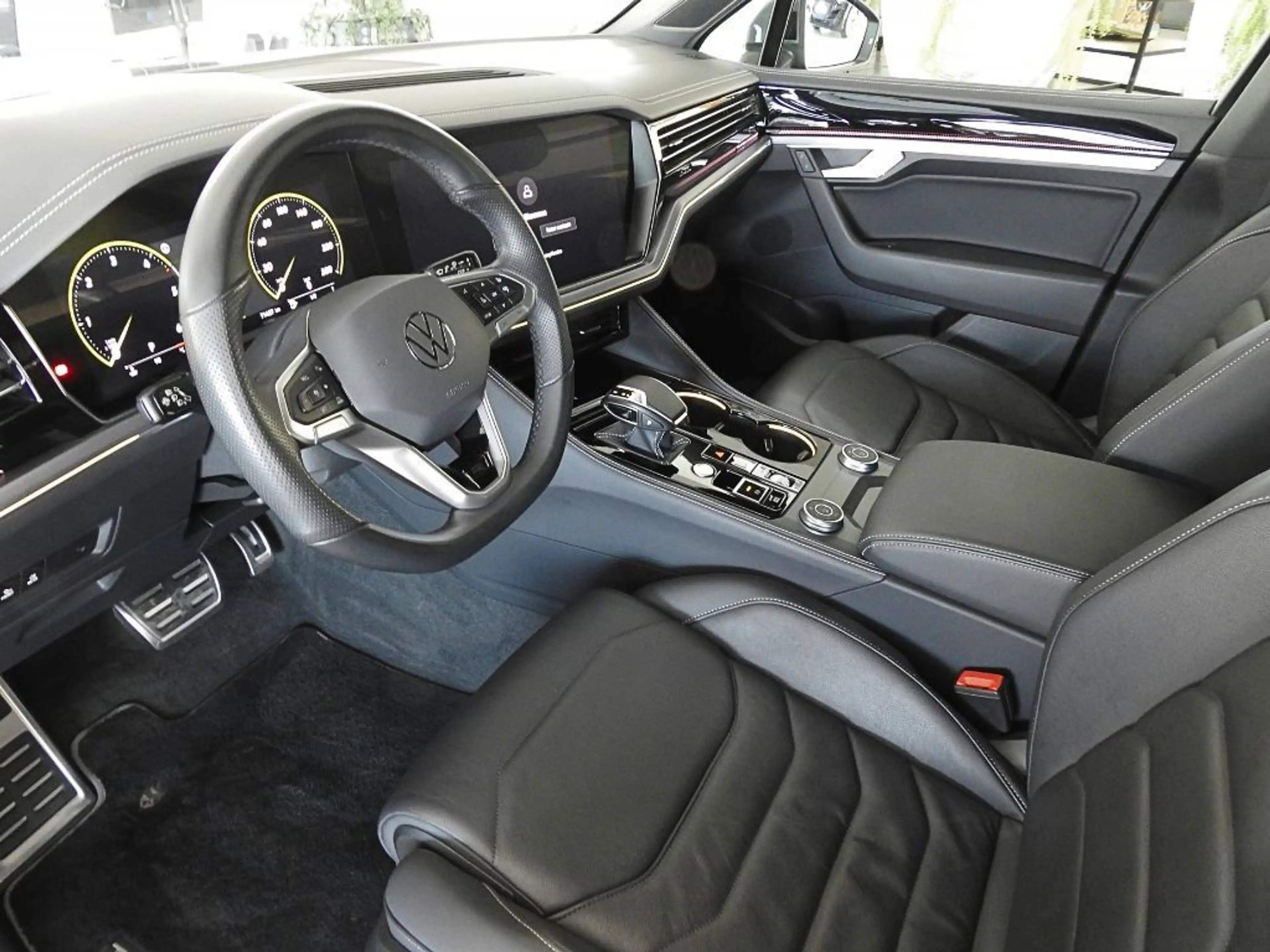 Volkswagen Touareg 3.0 V6 TDI R-Line 4Motion*LUFT*IQ*AHK*RLINE — photo 9