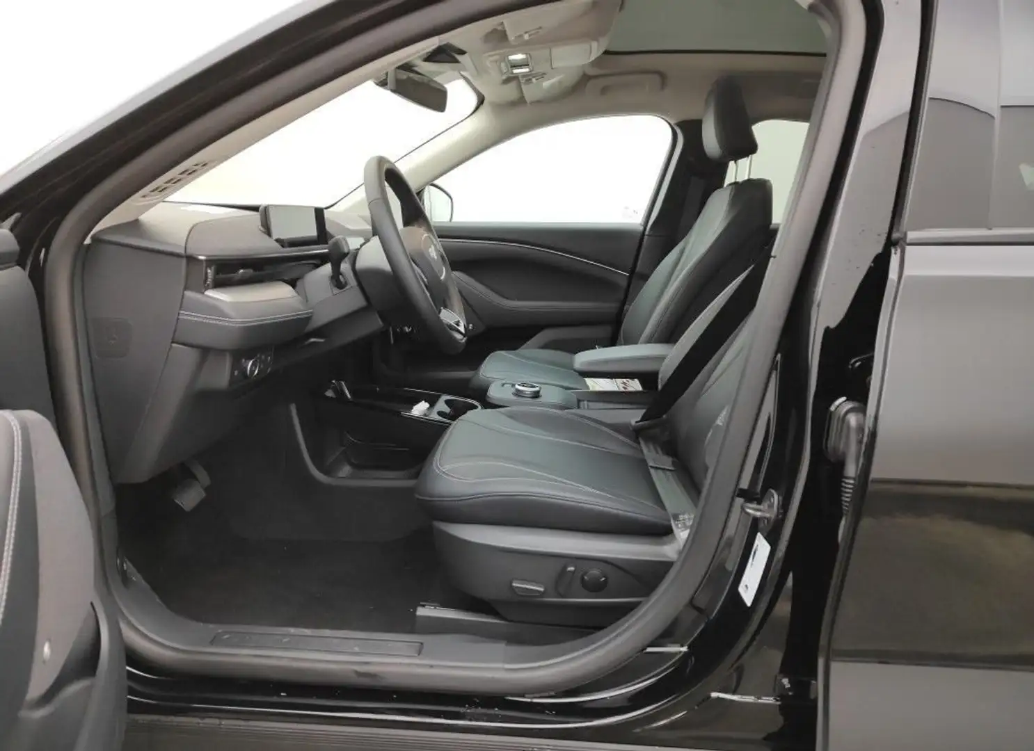 Ford Mustang Mach-E AWD Noir - 2