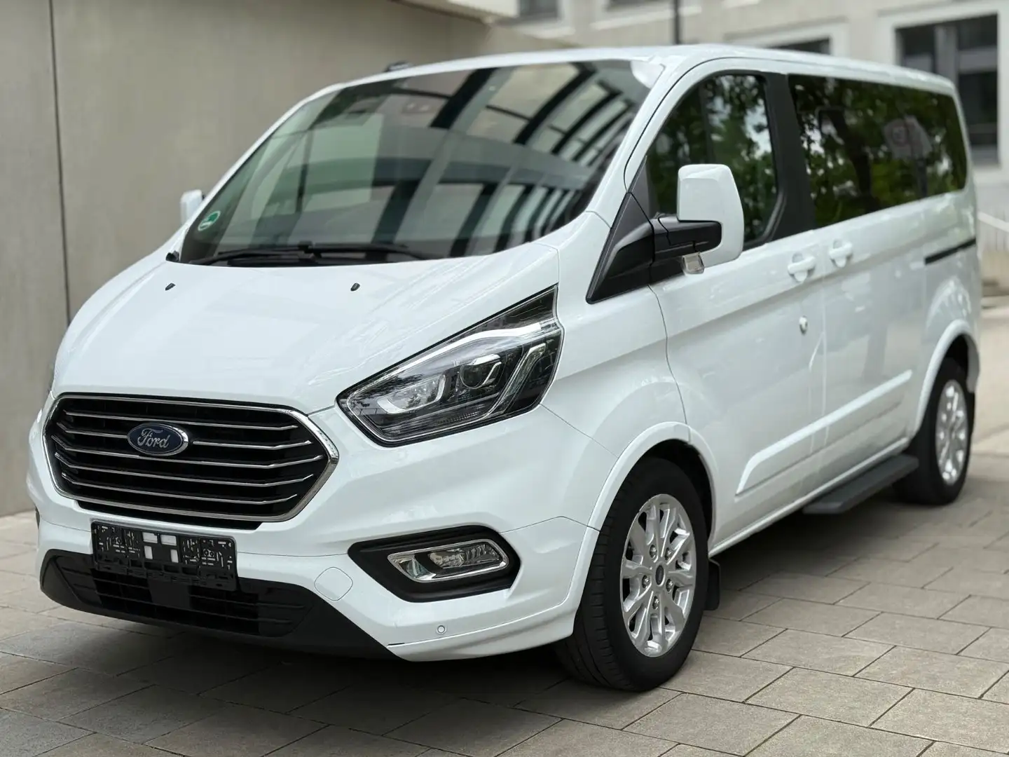 Ford Transit Tourneo Custom Kombi 320 L1 Titanium 185ps/Autom Weiß - 1