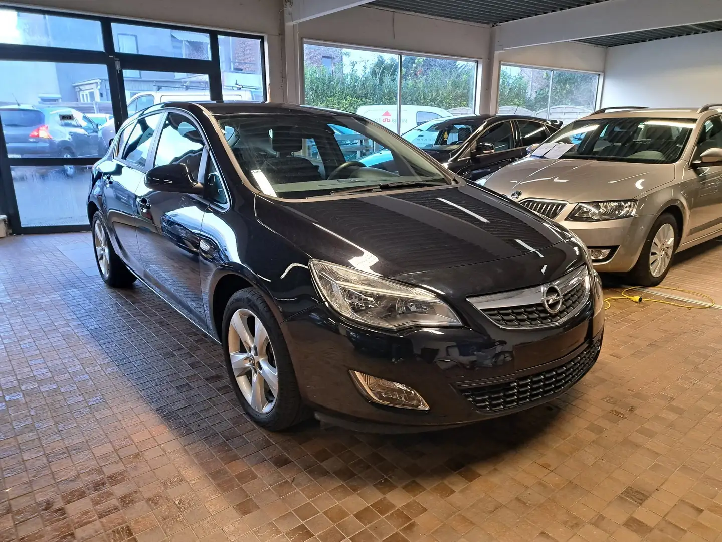 Opel Astra 1.4i Cosmo Zwart - 1