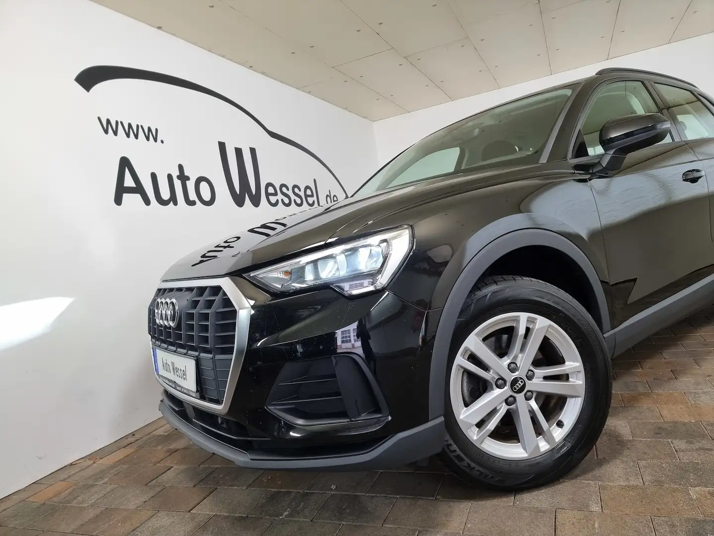 Audi Q3 35 TFSI LED ACC AHK SHZ DAB Navi Klima Spur Schwarz - 2