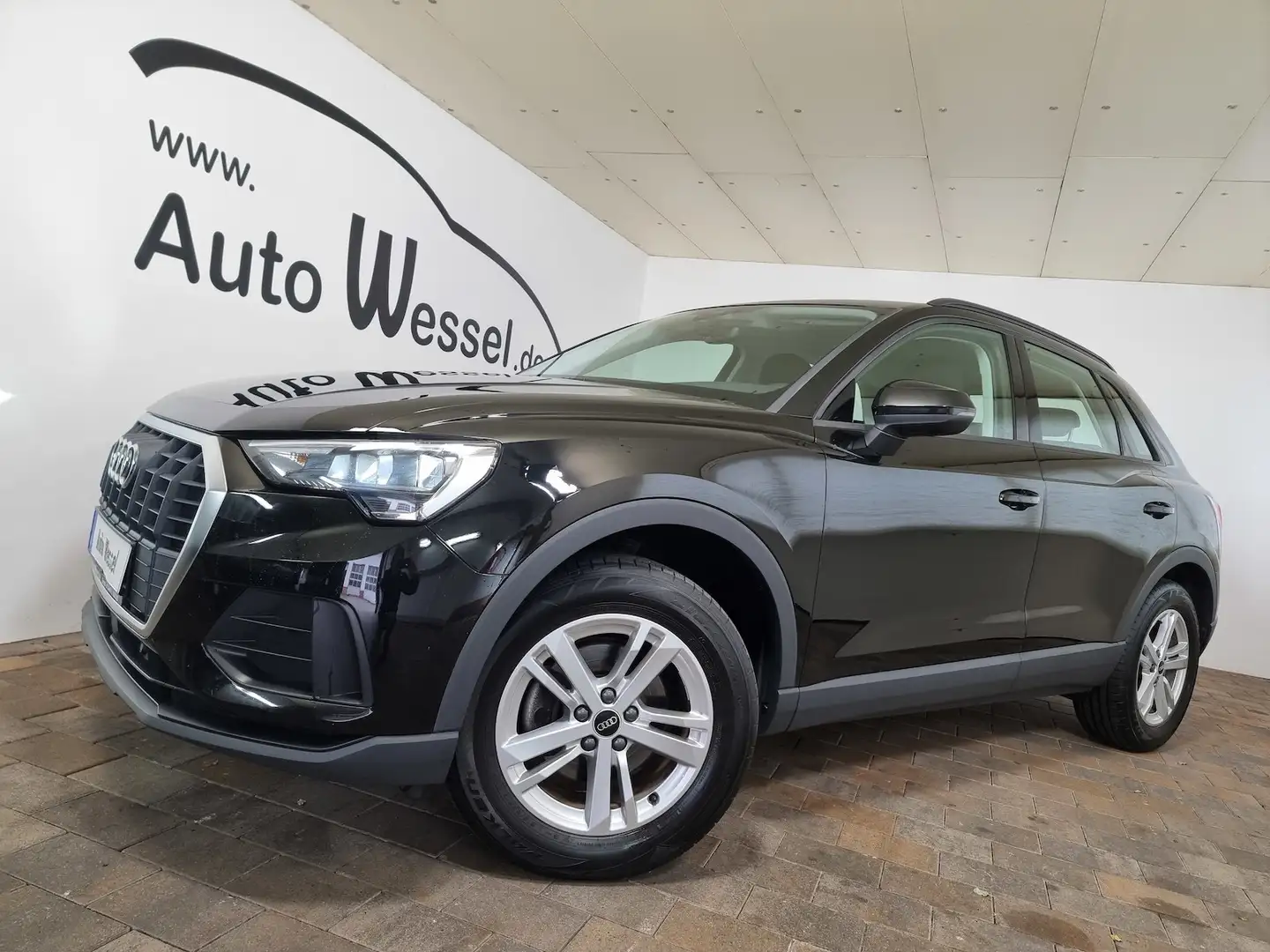 Audi Q3 35 TFSI LED ACC AHK SHZ DAB Navi Klima Spur Schwarz - 1