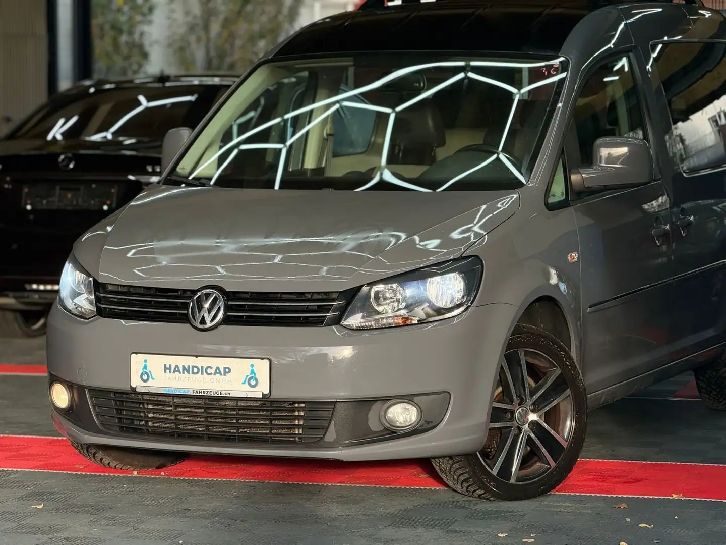 Volkswagen Caddy DSG Edition30 AHK 140 PS Gris - 1
