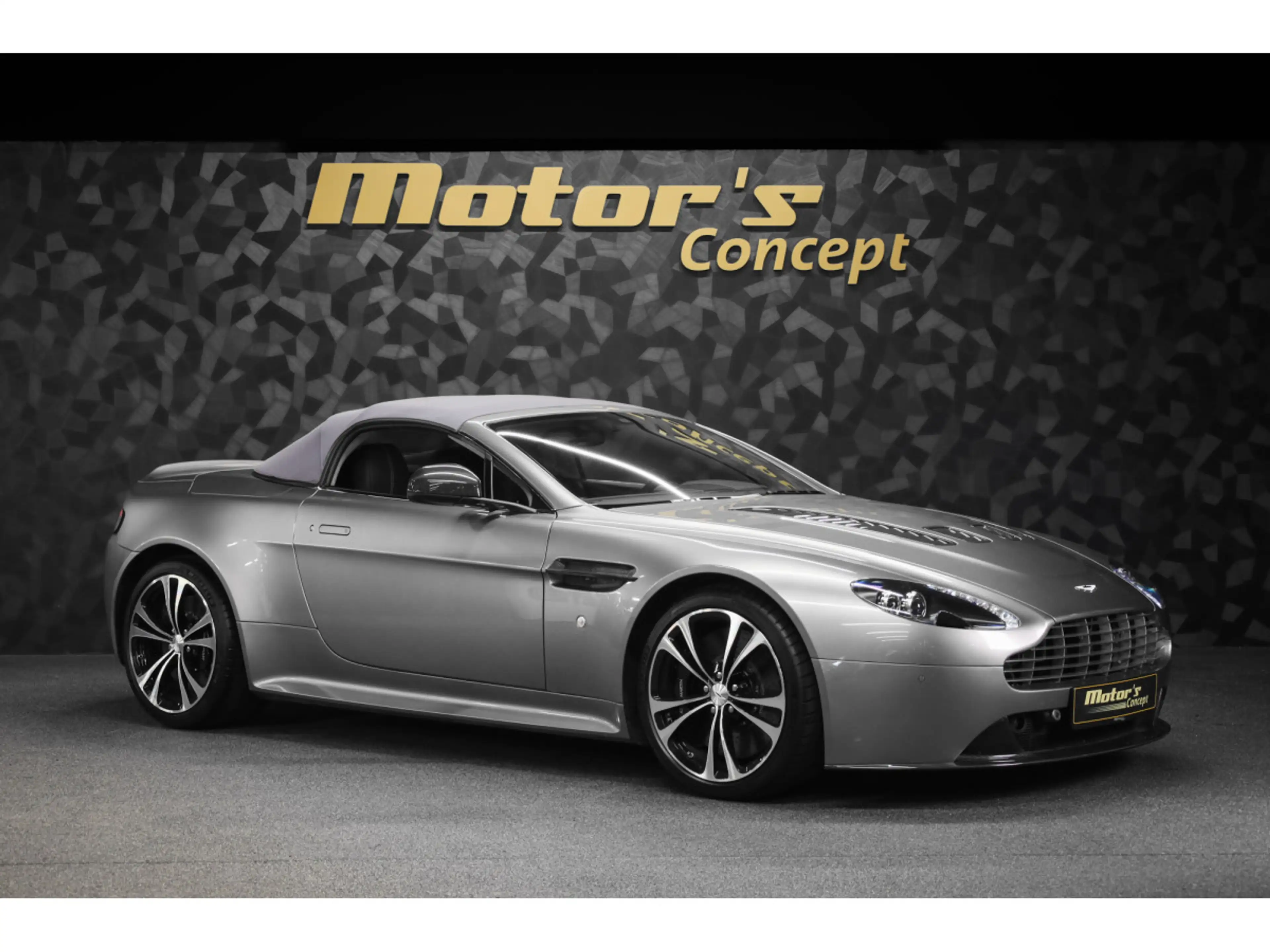Aston Martin Vantage V12 Roadster / Boîte manuelle / 1 OF 101 — photo 5