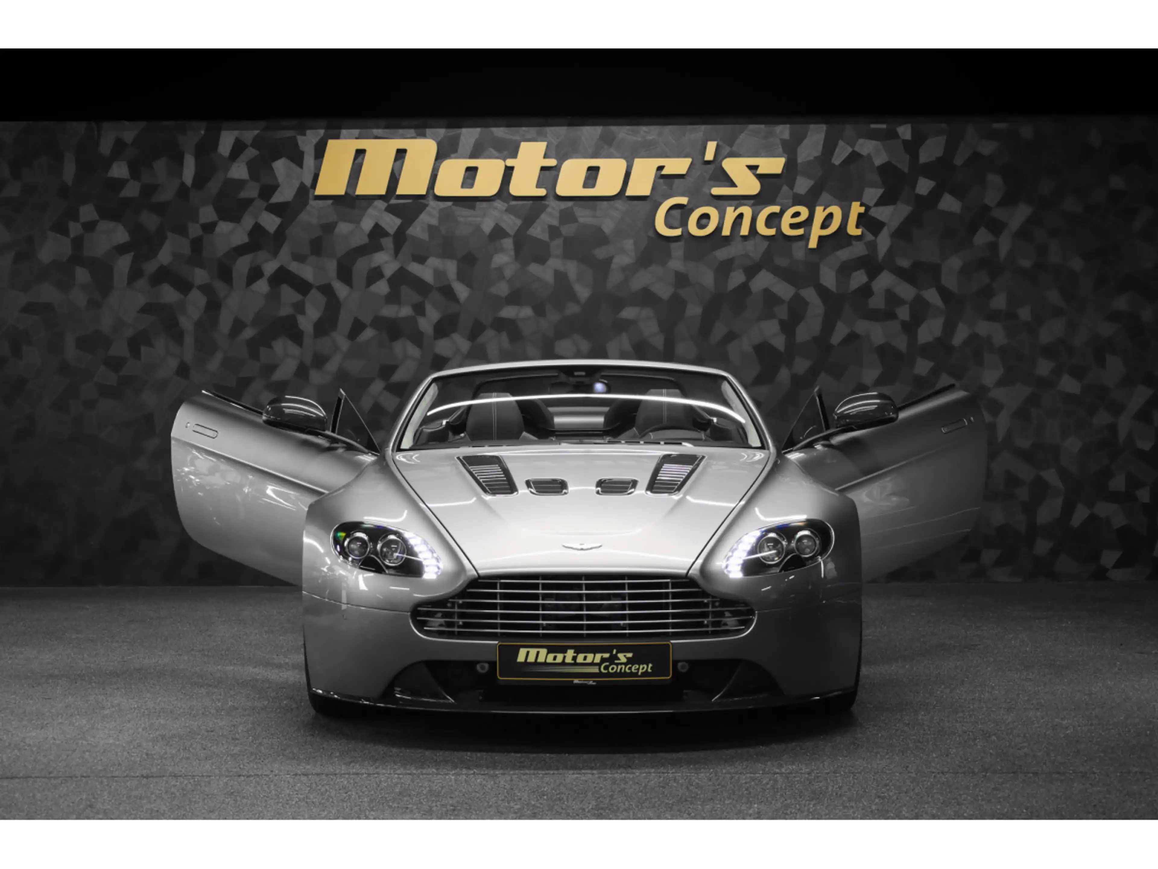 Aston Martin Vantage V12 Roadster / Boîte manuelle / 1 OF 101 — photo 3