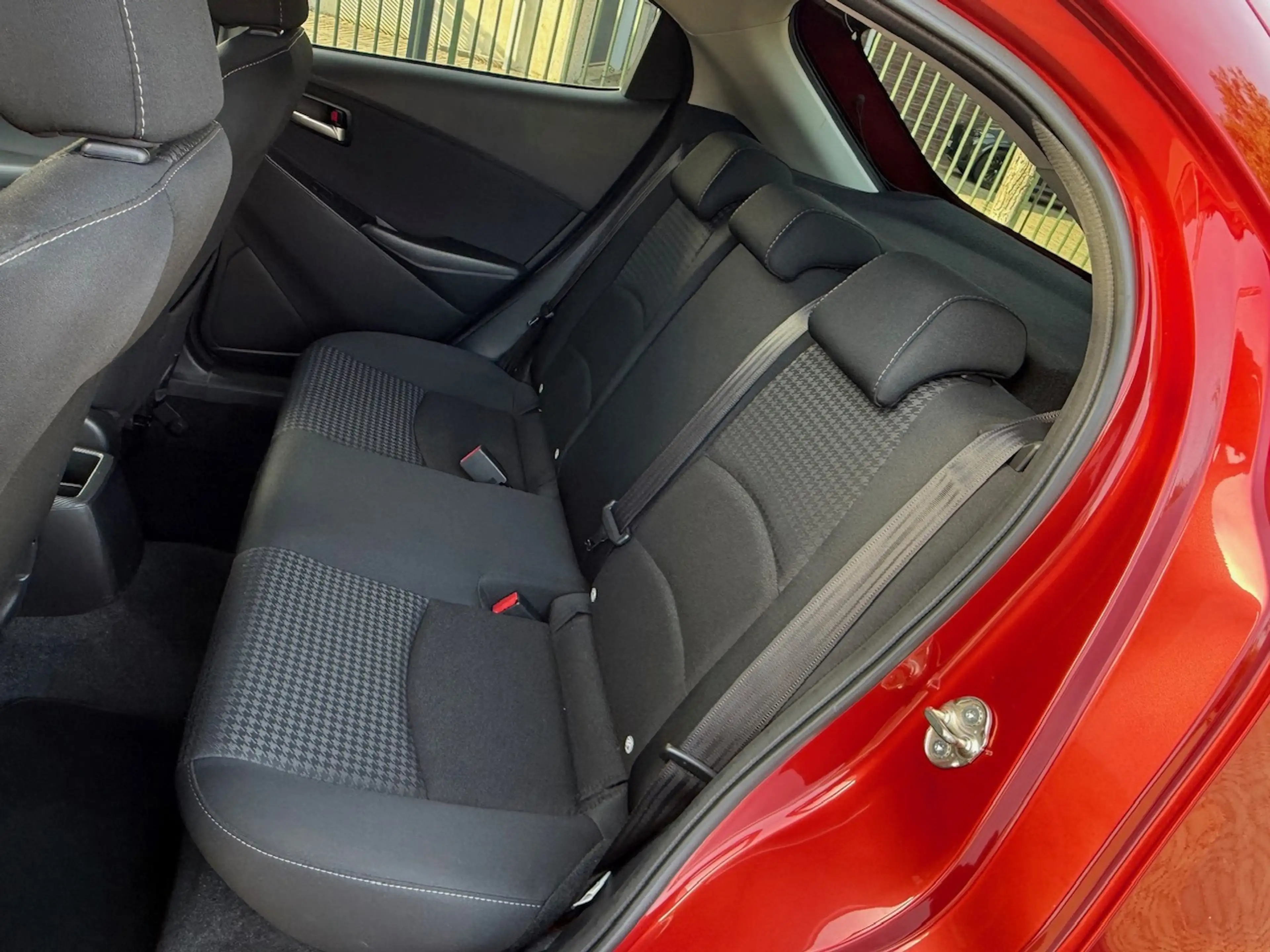Mazda 2 1.5 Skyactiv, Clima, Cruise Control, Navigatie, Ac — photo 8