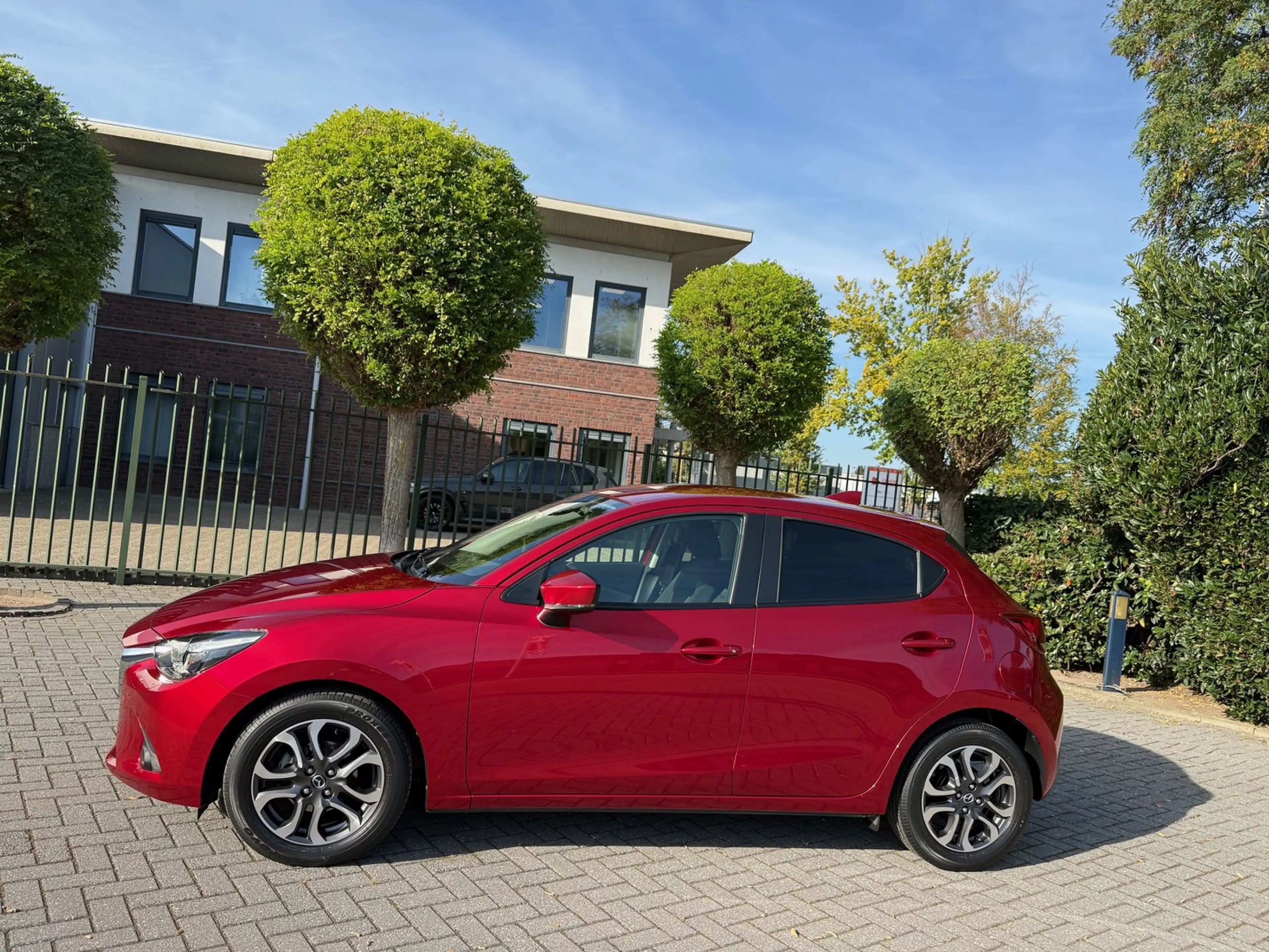 Mazda 2 1.5 Skyactiv, Clima, Cruise Control, Navigatie, Ac — photo 2