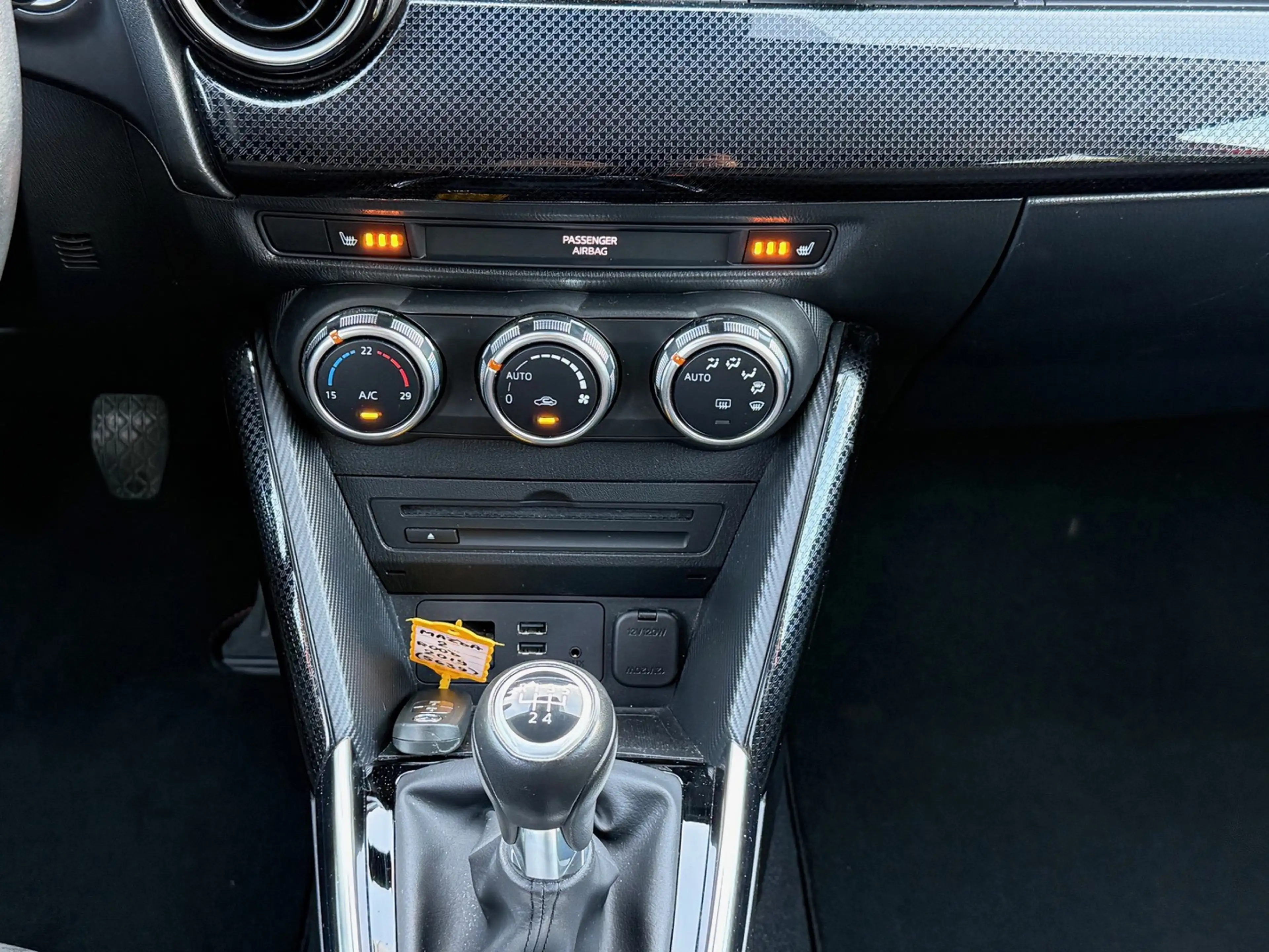 Mazda 2 1.5 Skyactiv, Clima, Cruise Control, Navigatie, Ac — photo 11
