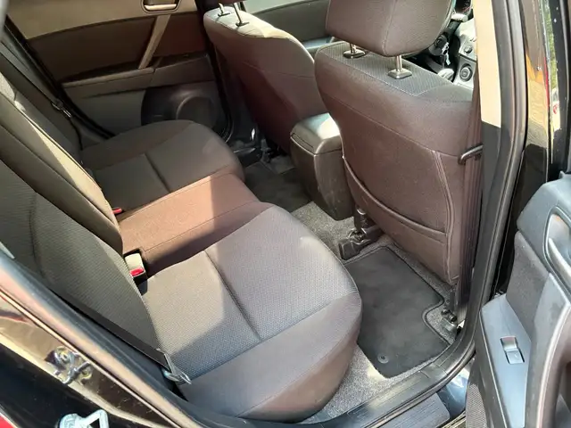 Mazda Mazda3 view 12