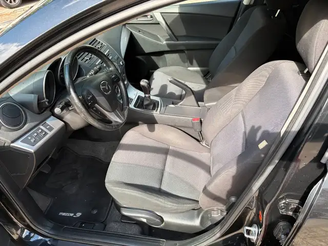 Mazda Mazda3 view 10
