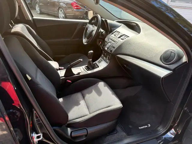 Mazda Mazda3 view 9