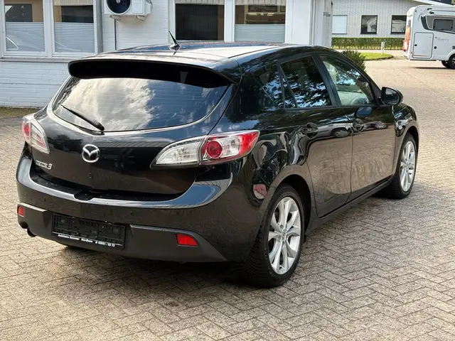 Mazda Mazda3 view 5