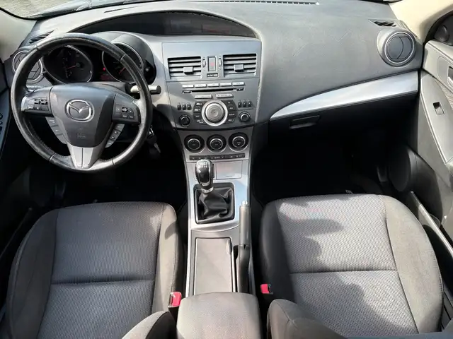 Mazda Mazda3 view 8