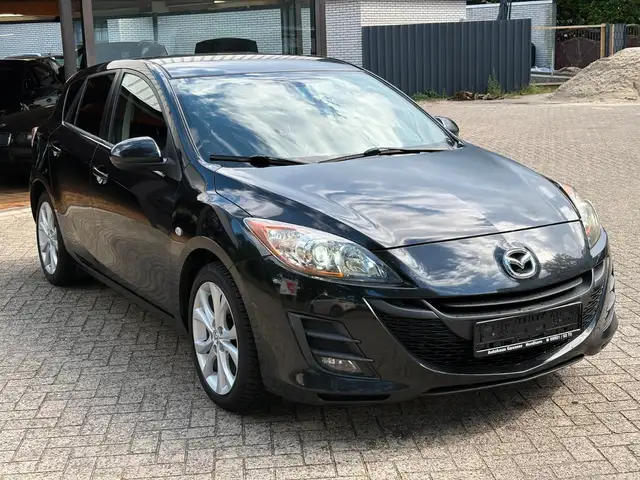 Mazda Mazda3 view 4