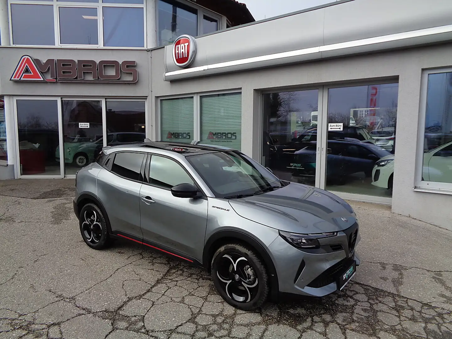 Alfa Romeo Junior Ibrida 1.2 MHEV e-DCT6 Grau - 1
