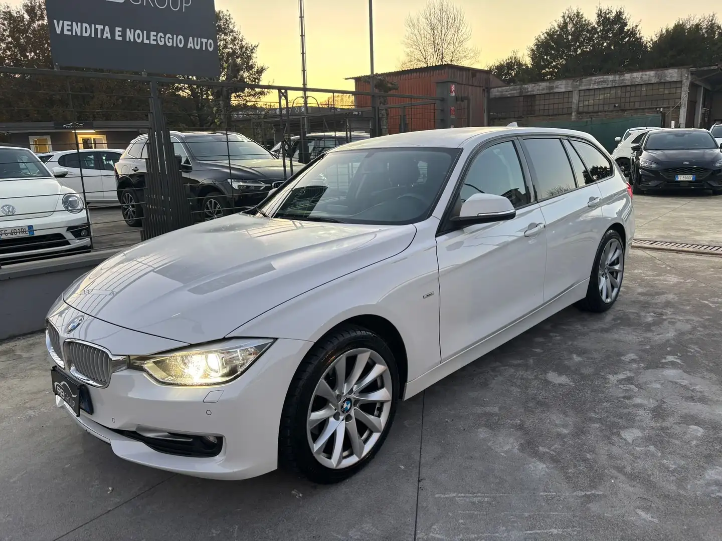 BMW 320 320d Touring xdrive Business auto Bianco - 1