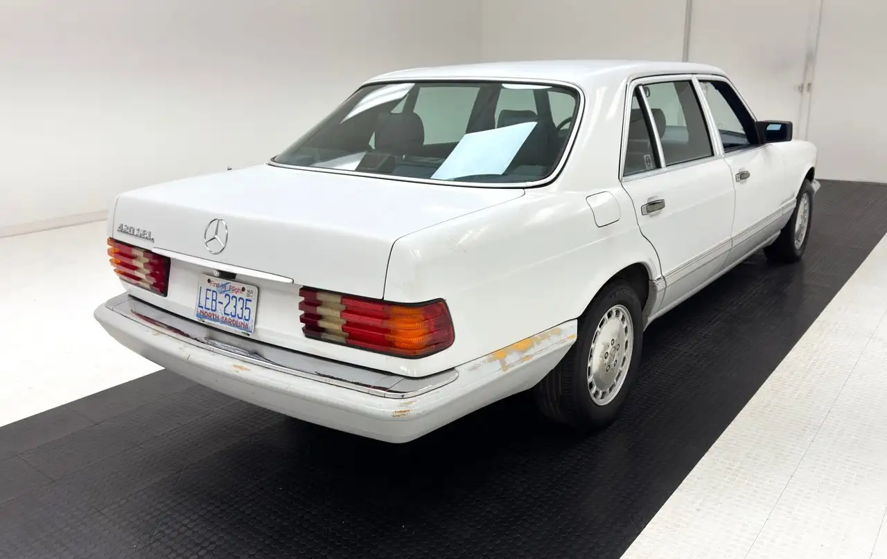 Mercedes-Benz 420SEL 4 Door Sedan, foto 5