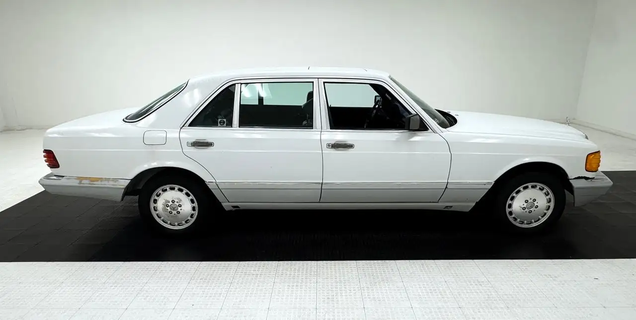 Mercedes-Benz 420SEL 4 Door Sedan, foto 6