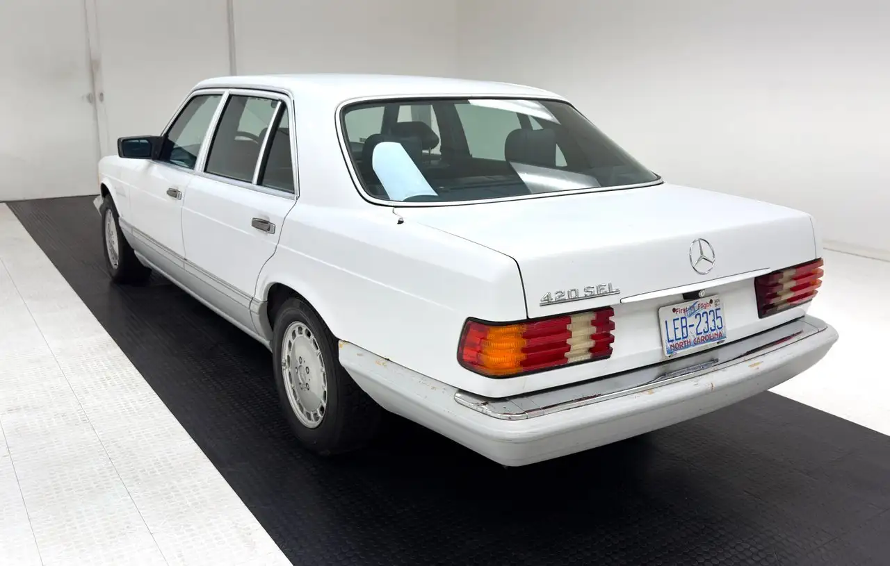 Mercedes-Benz 420SEL 4 Door Sedan, foto 3