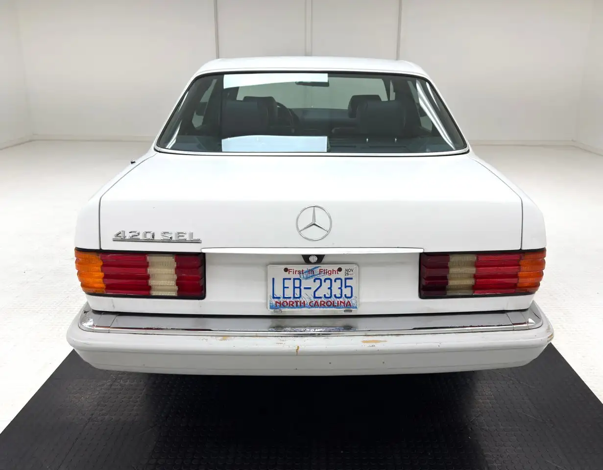 Mercedes-Benz 420SEL 4 Door Sedan, foto 4