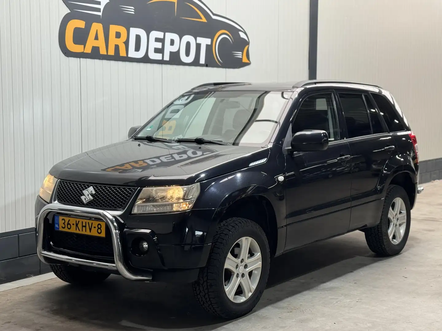 Suzuki Grand Vitara 2.0-16V JX Zwart - 1