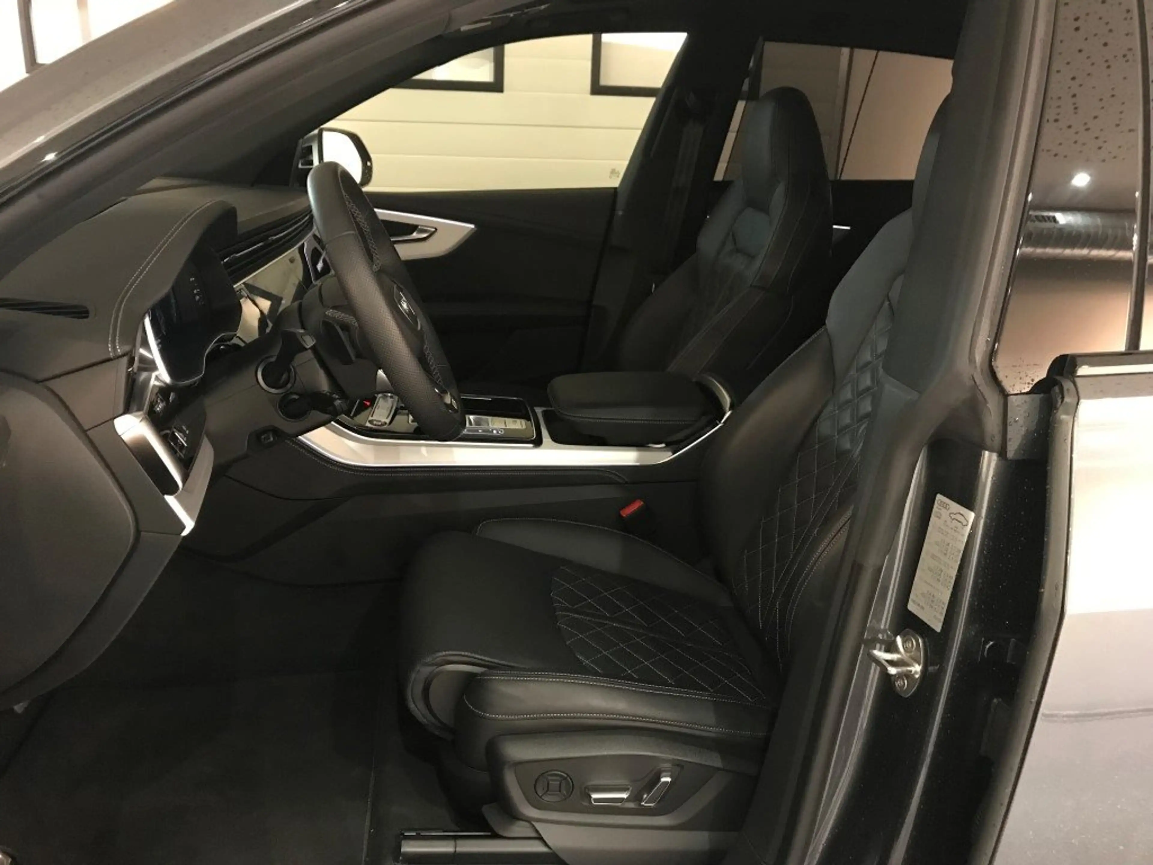 Audi SQ8 Audi SQ8 TFSI quattro, 2023 — photo 14