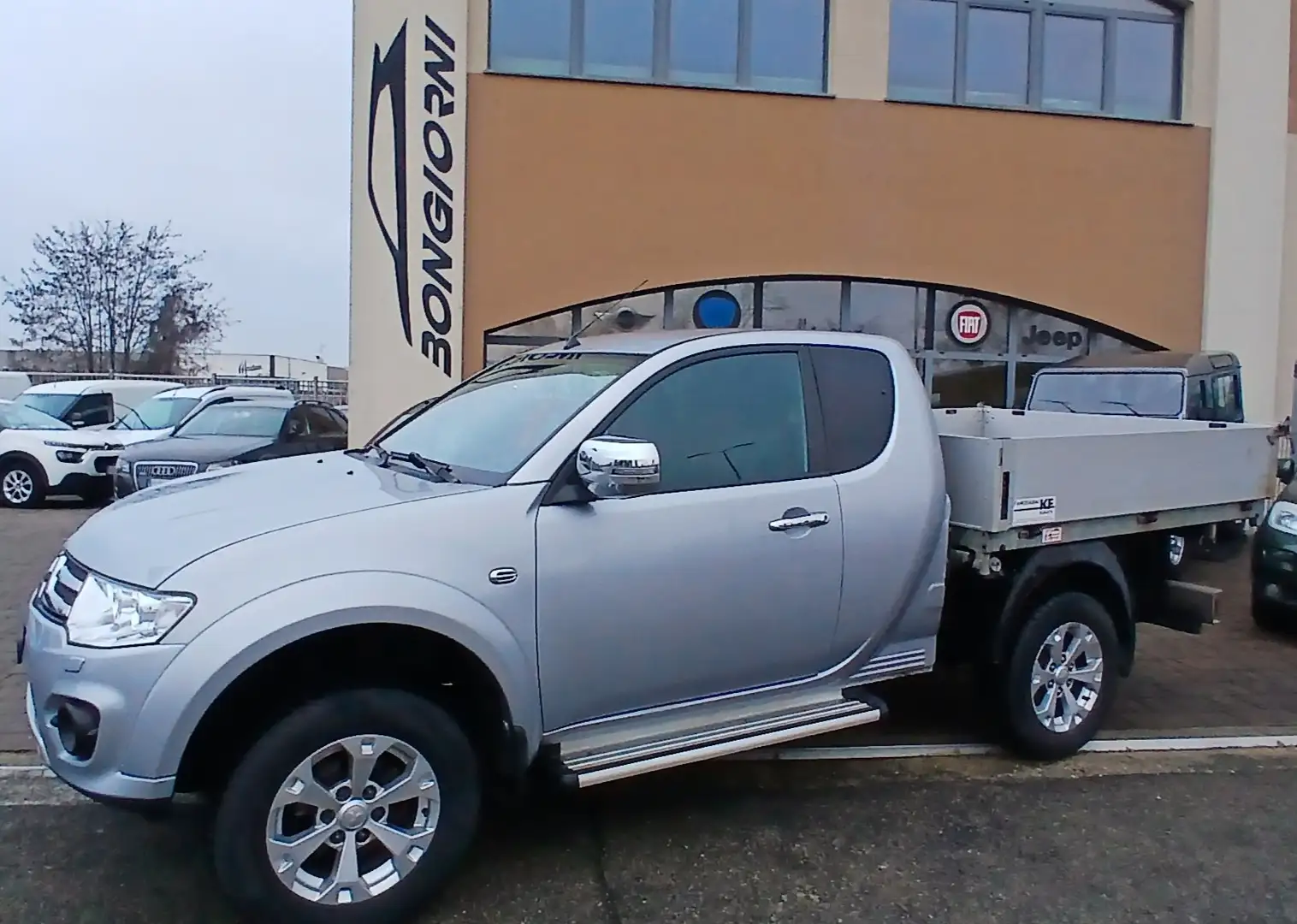 Mitsubishi L200 2,5 gasolioDI-D4WD cassone ribaltabile trilaterale Bleu - 1