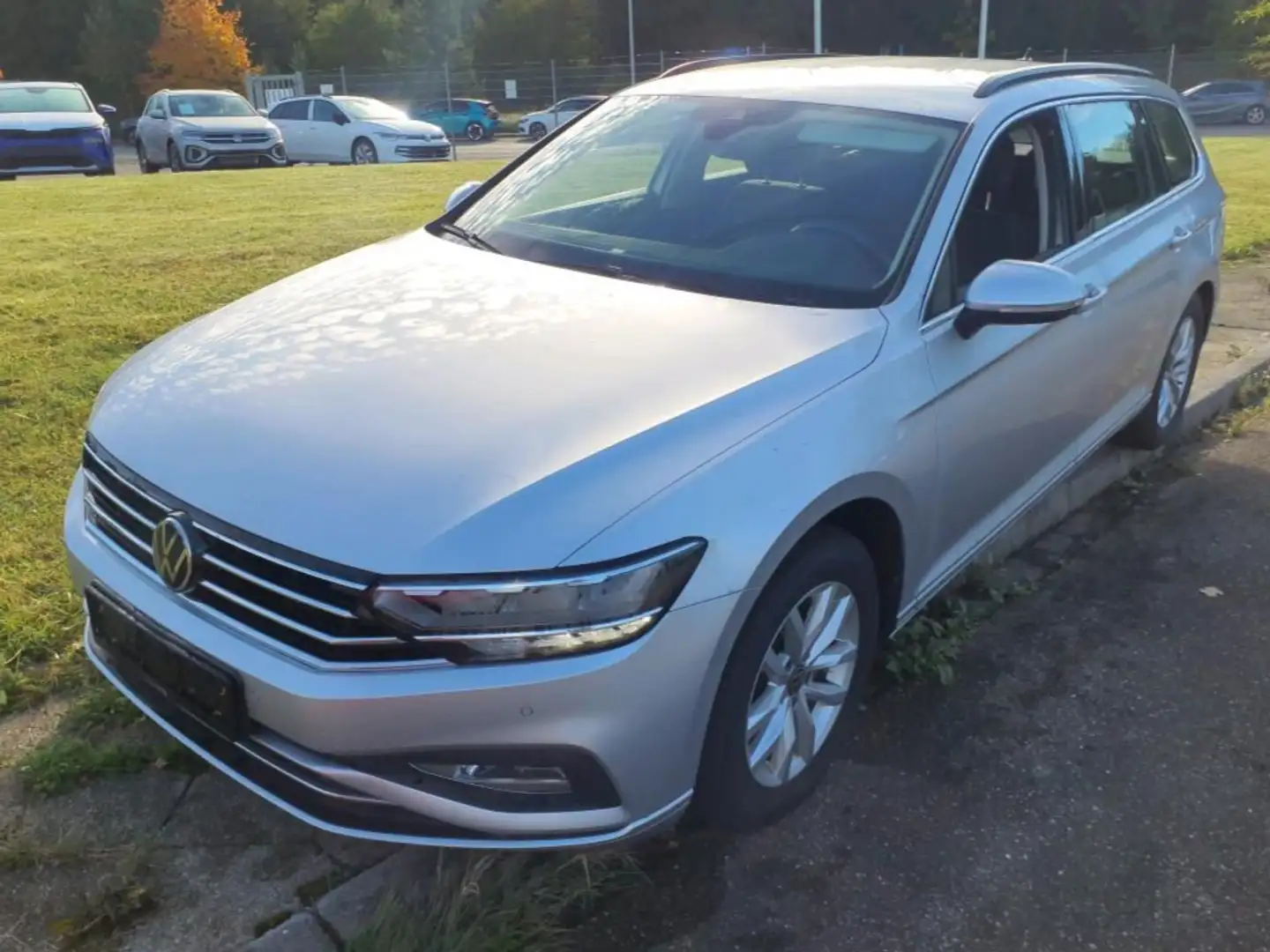 Volkswagen Passat Variant 2.0 TDI Business Navi*LED*ACC*RFK Silber - 2