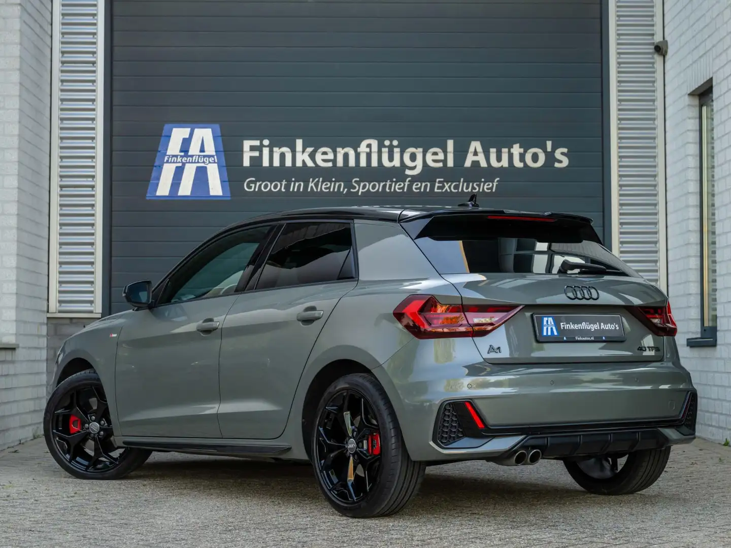 Audi A1 Sportback 40 TFSI S-line 200 pk Black optic |Virtu Gris - 2