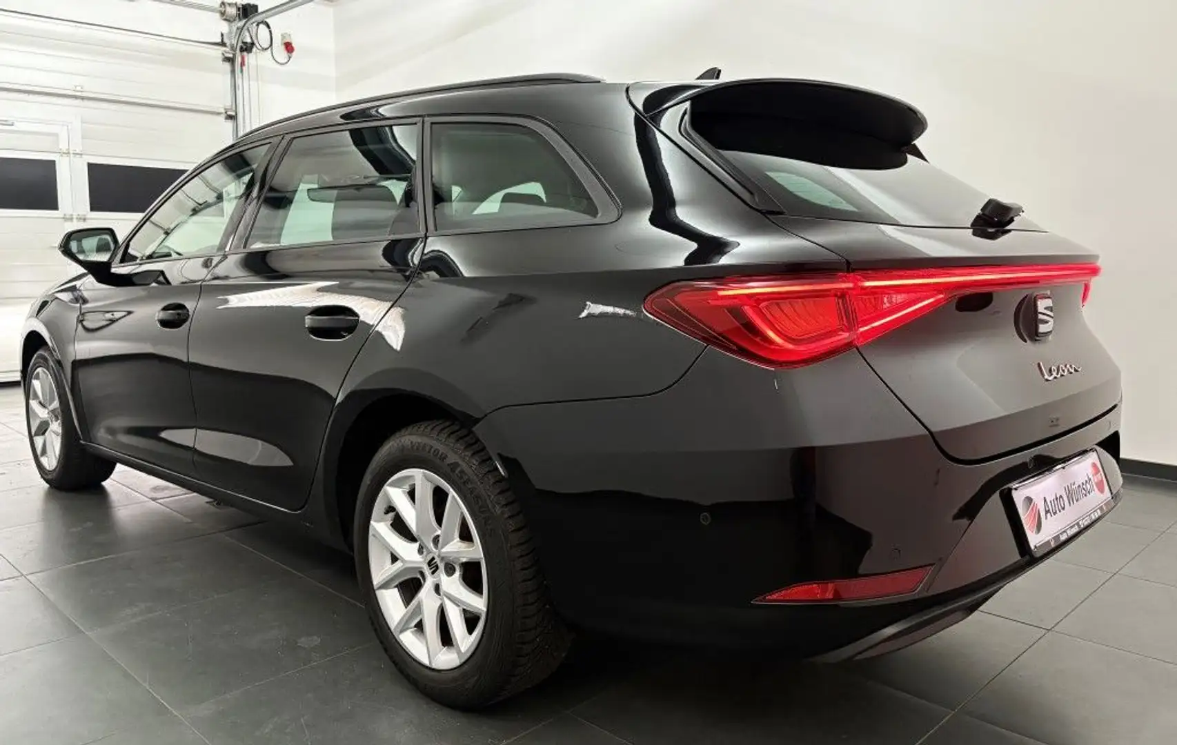 SEAT Leon Sportstourer 1.5 eTSI DSG Style Navi#LED#LR-Hzg Schwarz - 2