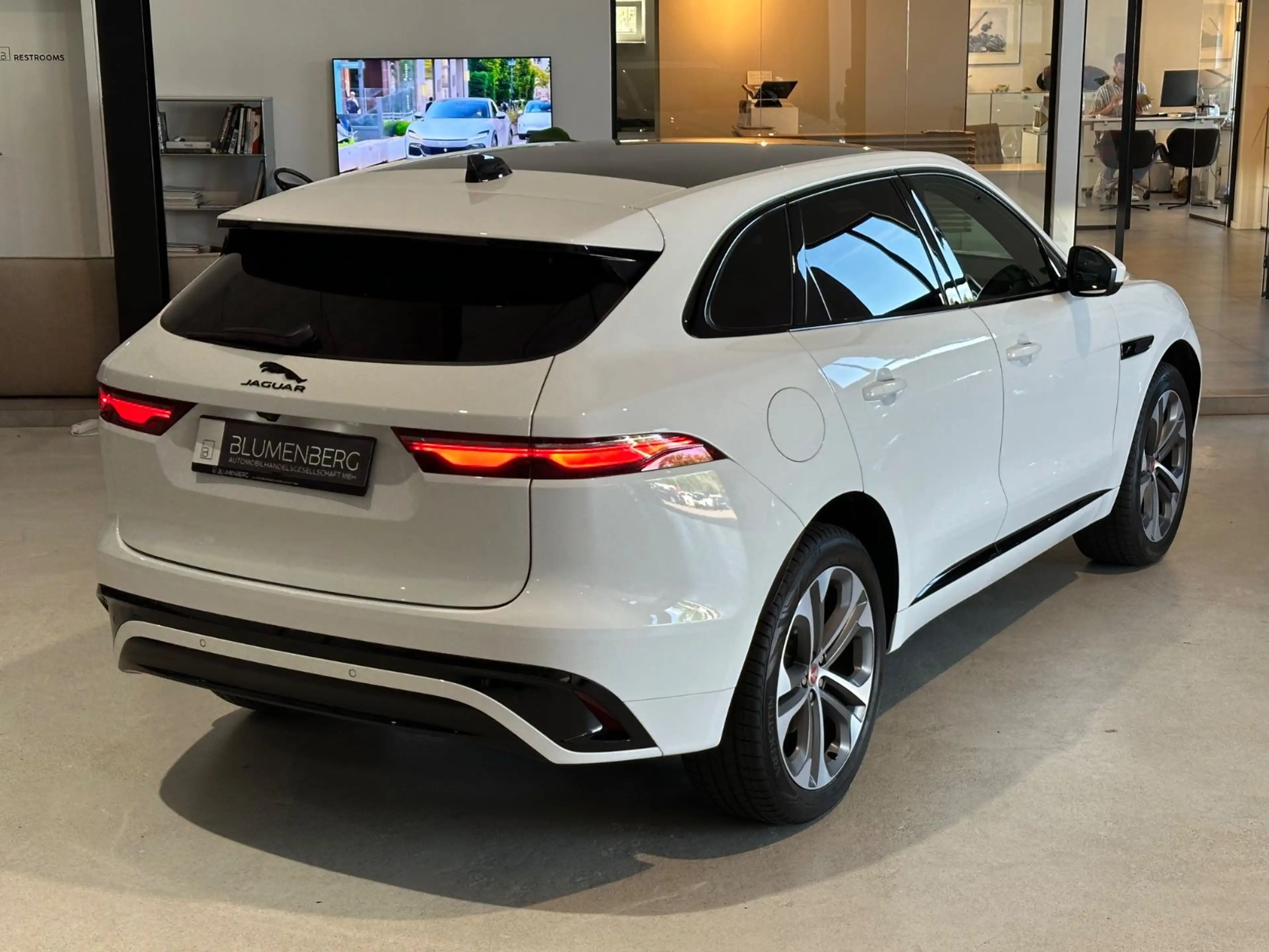 Jaguar F-Pace R-Dynamic S AWD*Pano,ACC,21",Medirian* — photo 7