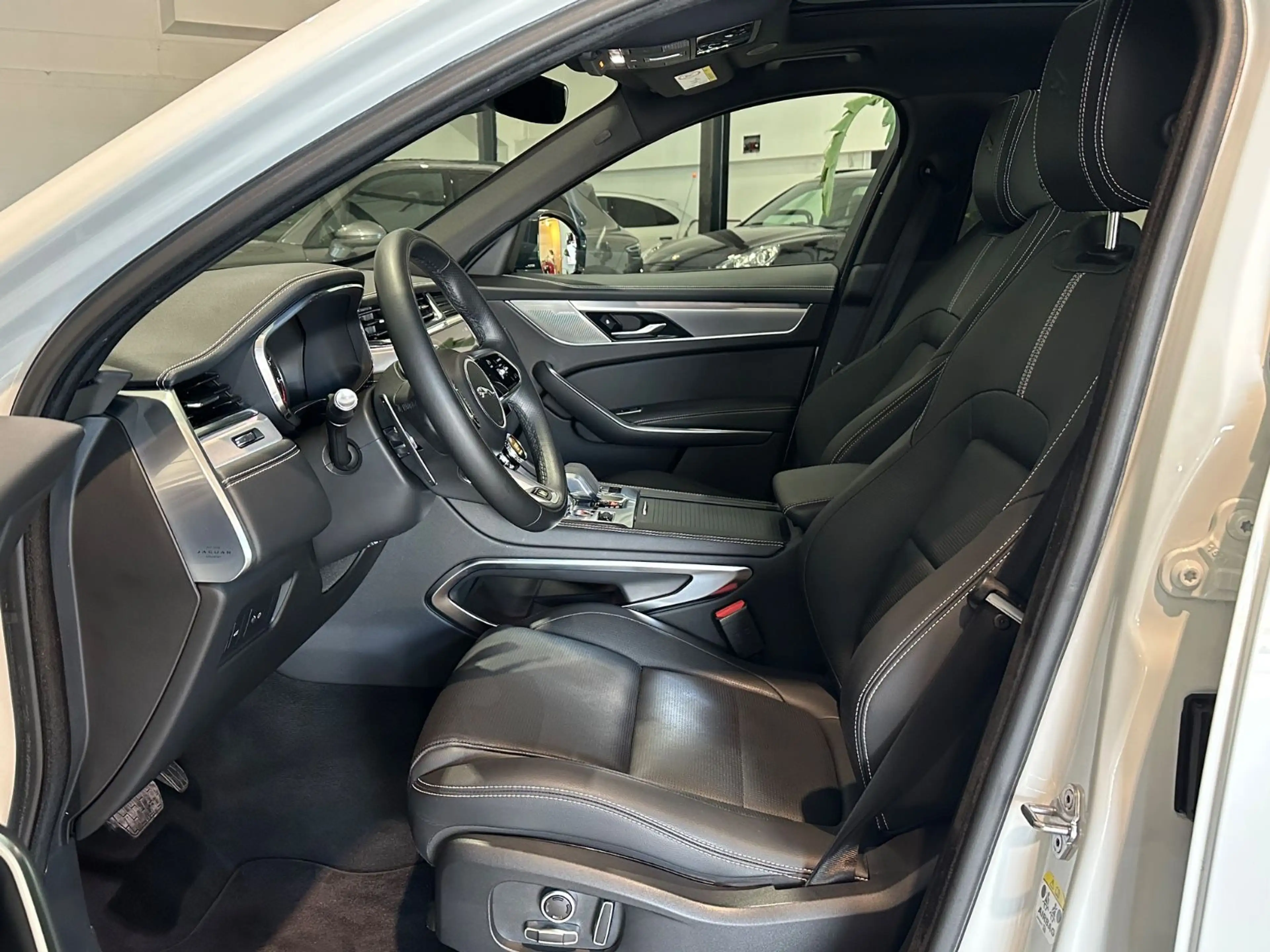 Jaguar F-Pace R-Dynamic S AWD*Pano,ACC,21",Medirian* — photo 13