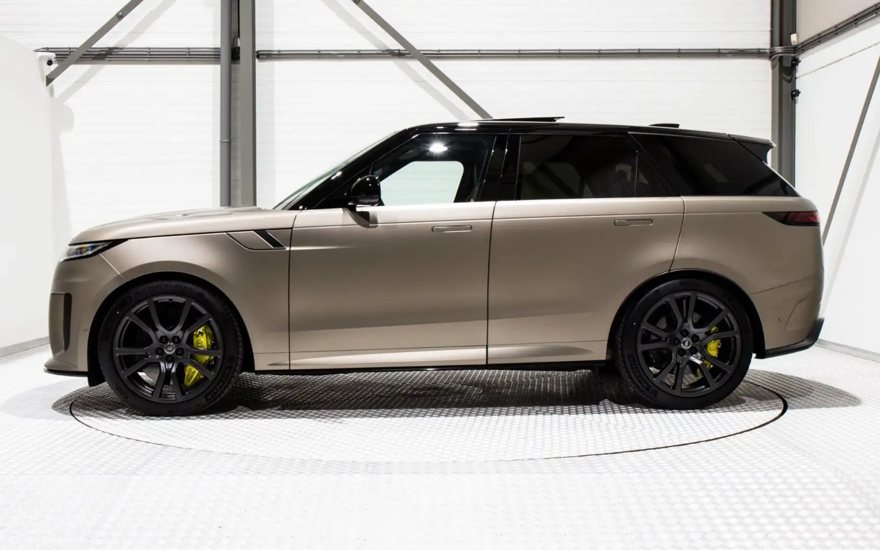 Land Rover Range Rover Sport P635 SV EDITION 1-CARBON WHLS- Braun - 2