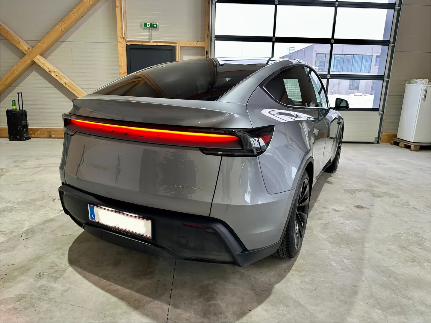 Tesla Model Y Model Y LongRange RWD - 620KM REICHWEITE Silber - 2