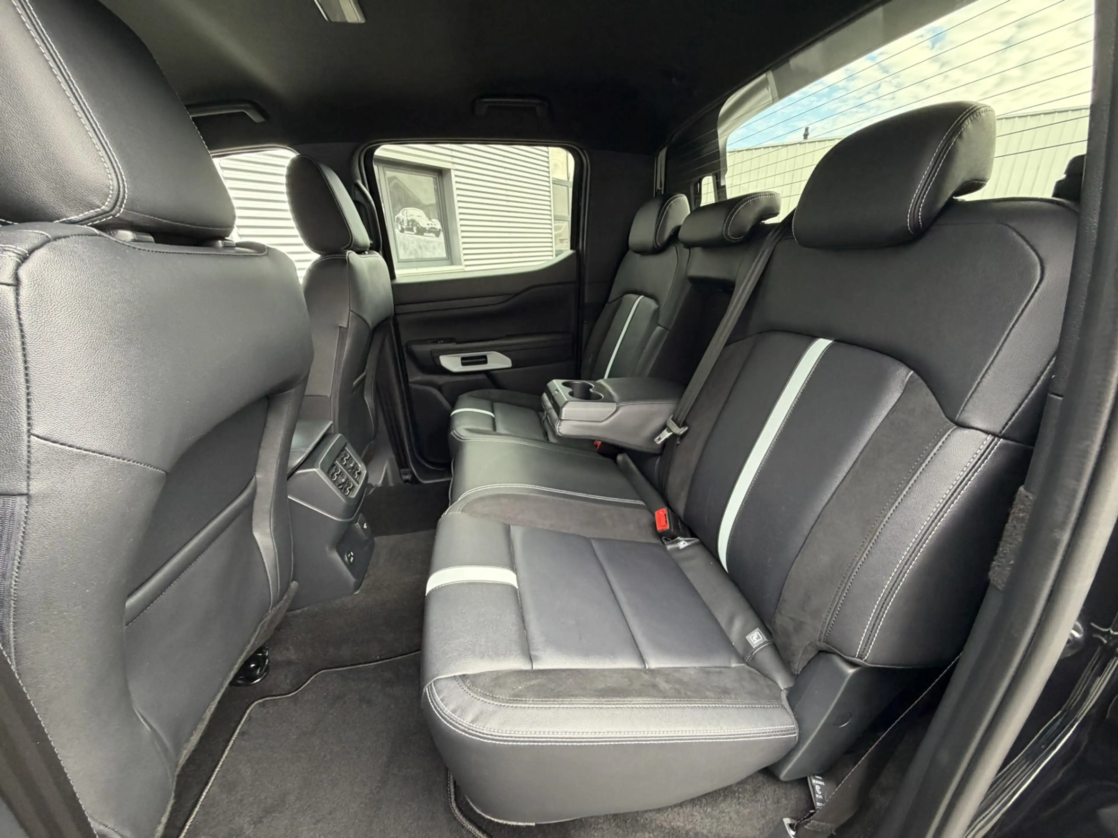 Ford Ranger Stormtrak 2.3 PHEV Double Cab — photo 19