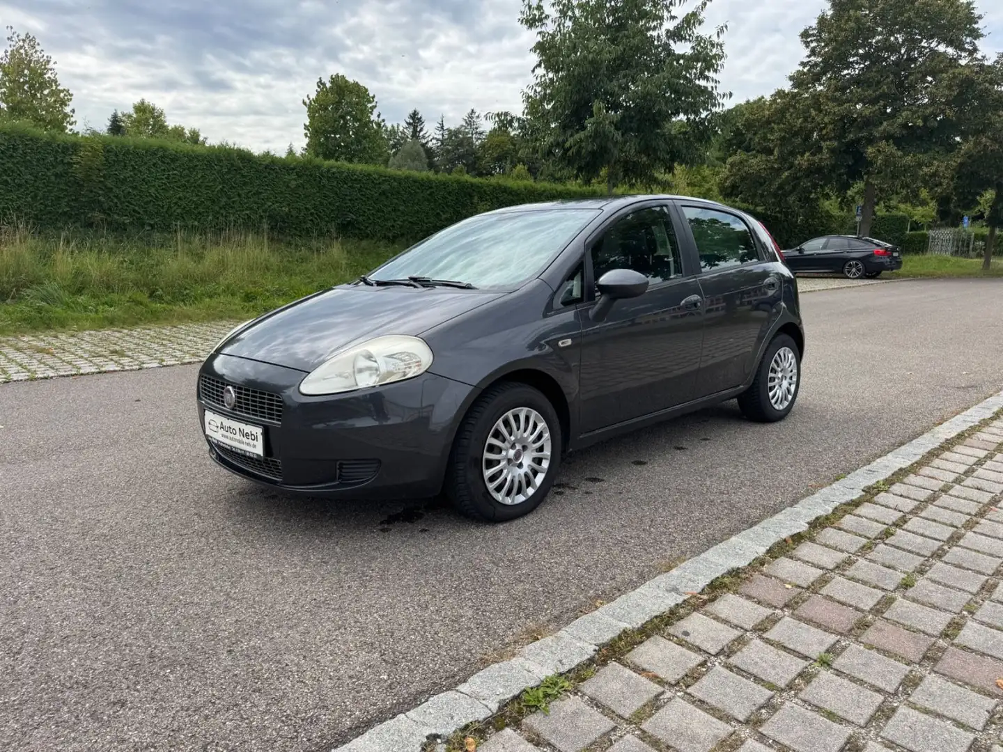 Fiat Grande Punto 1.4 8V Dynamic*Klima* Gris - 1