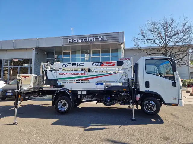 Isuzu M21 Allestito con Piattaforma Aerea Cela DT Truck
