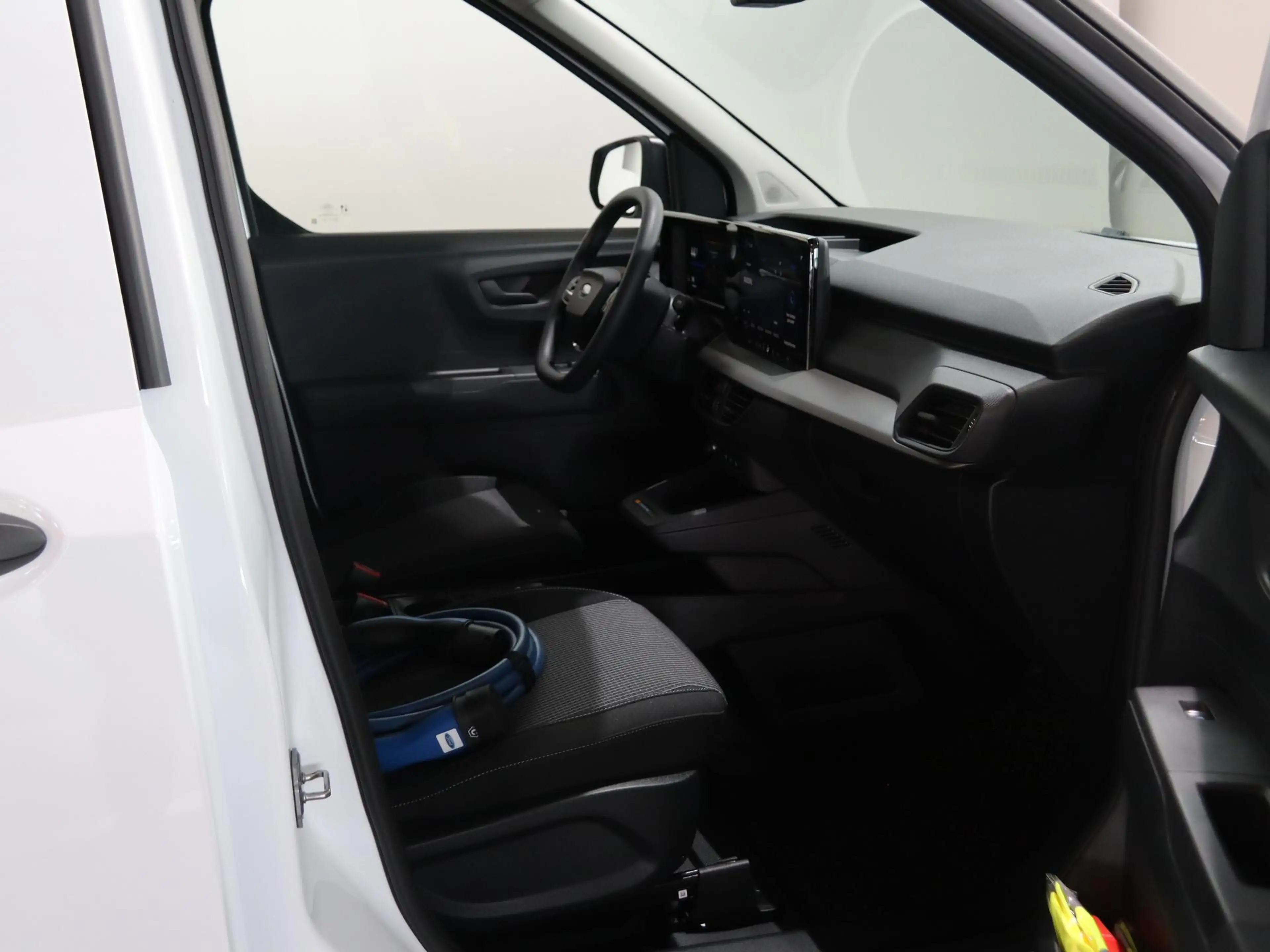 Ford Transit Courier E-Transit Trend 46 kWh PARKEERSENSOREN V+A, CARPLA — photo 7