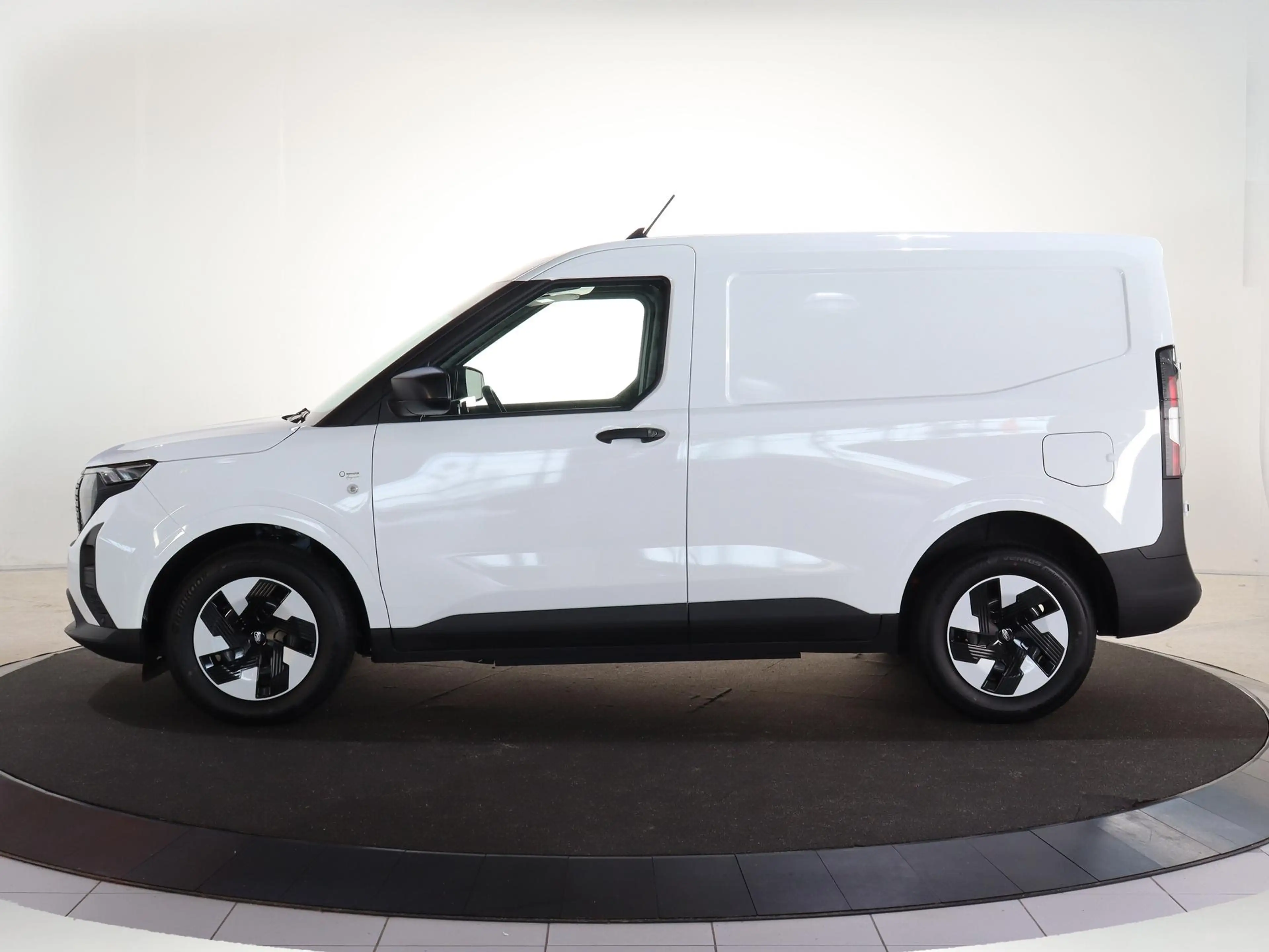 Ford Transit Courier E-Transit Trend 46 kWh PARKEERSENSOREN V+A, CARPLA — photo 5