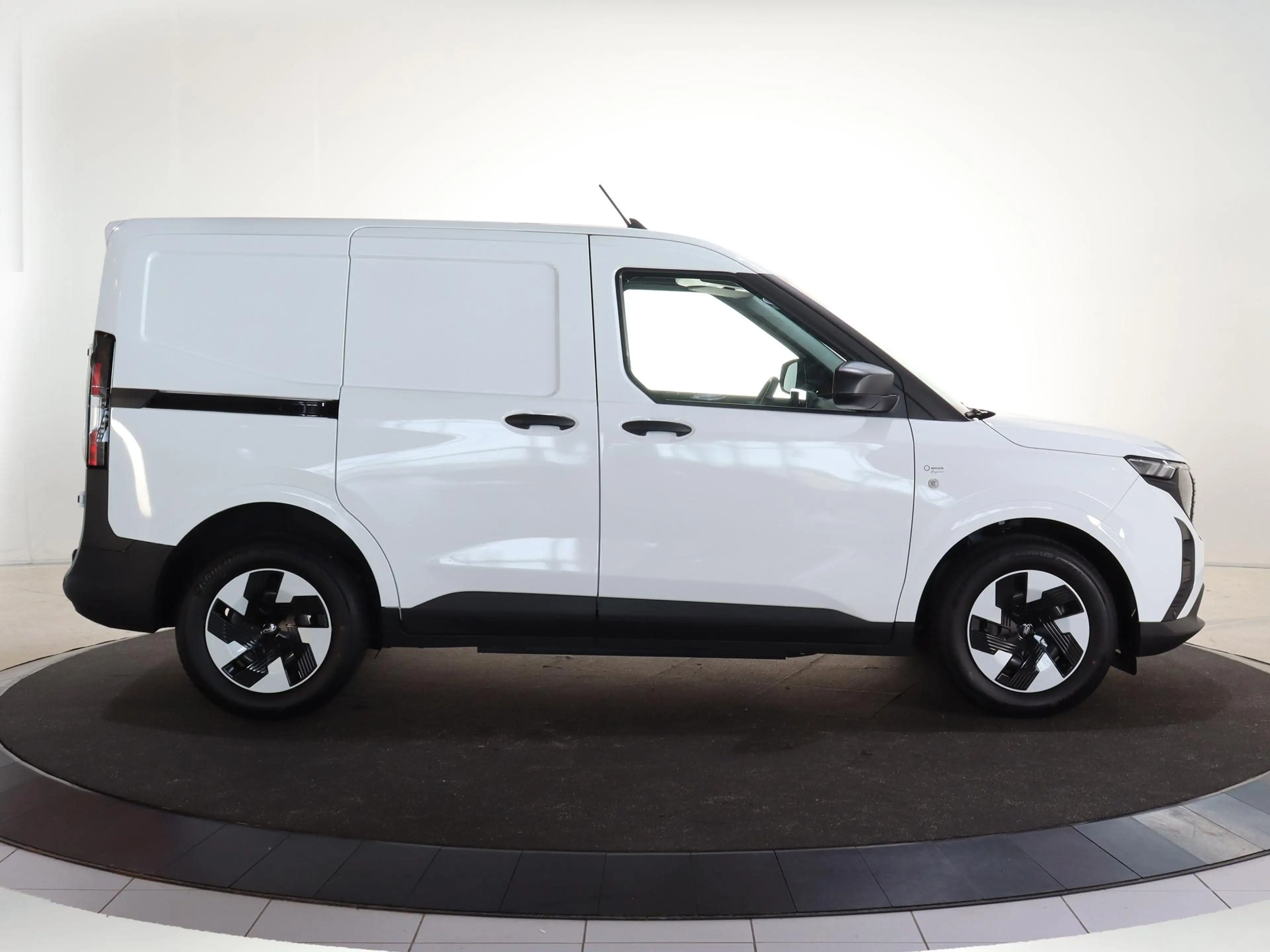 Ford Transit Courier E-Transit Trend 46 kWh PARKEERSENSOREN V+A, CARPLA — photo 6